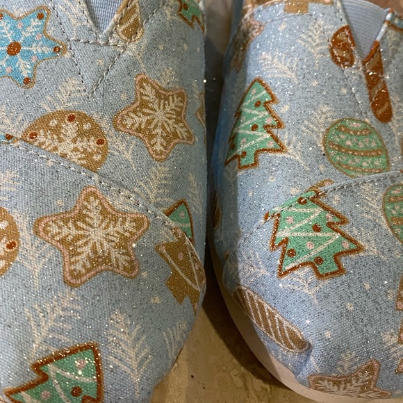 NIB Toms Classic Blue Glitter Sugar Cookies Faux Shearling Slip On Shoes, 7.5 - Picture 6 of 9